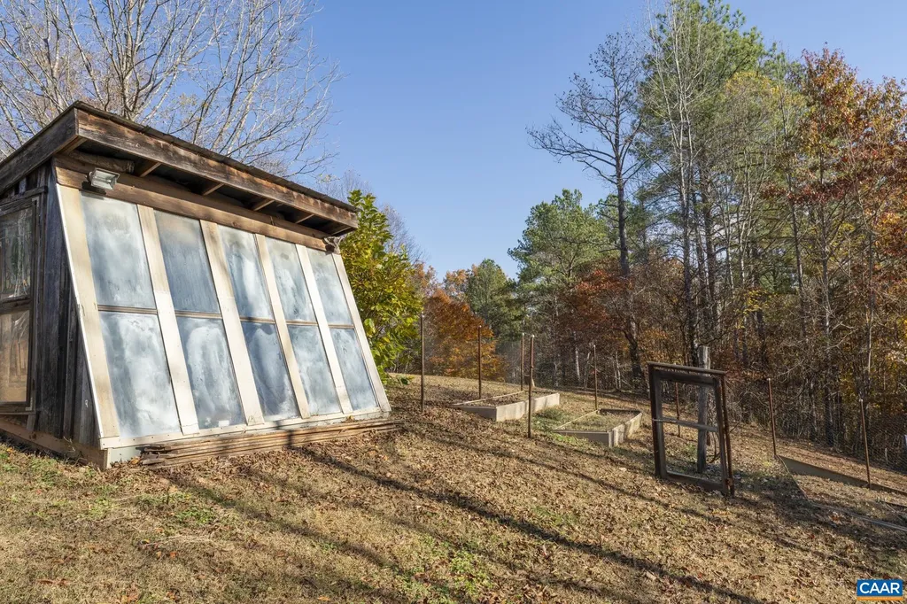 9225 Howardsville Turnpike Schuyler VA 22969