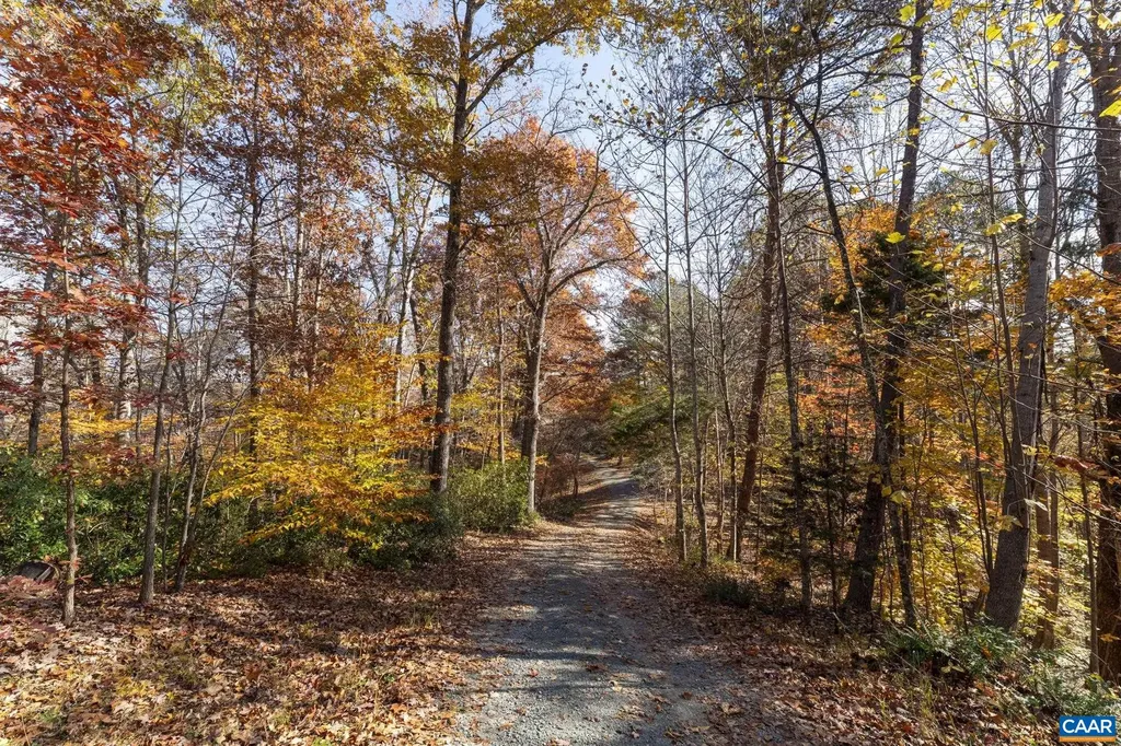 9225 Howardsville Turnpike Schuyler VA 22969