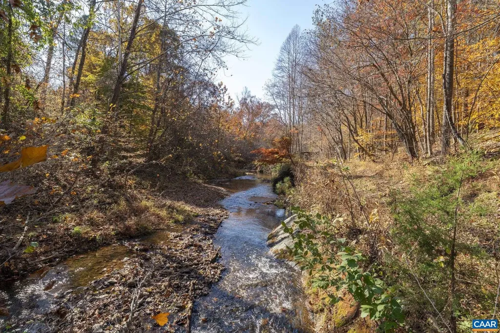 9225 Howardsville Turnpike Schuyler VA 22969