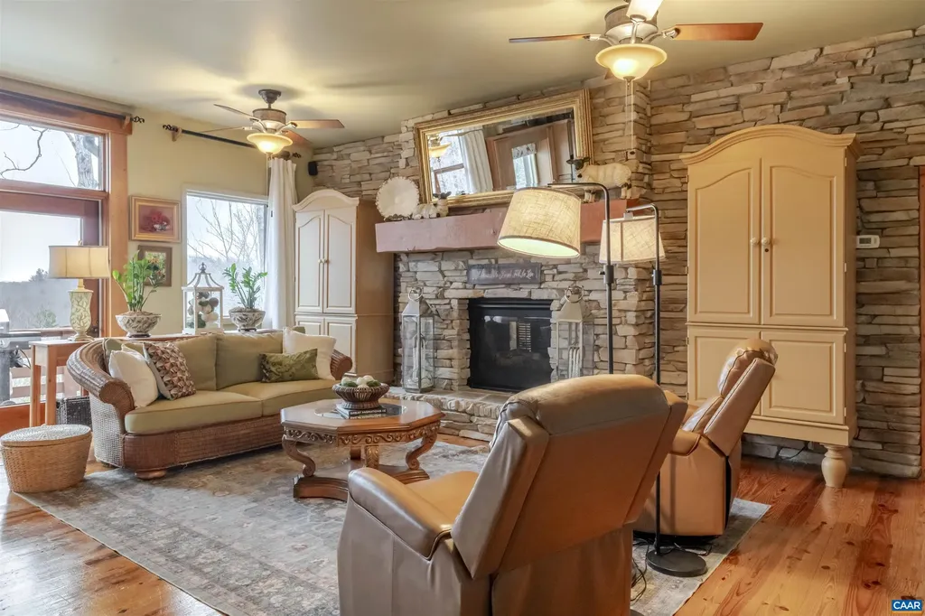 9225 Howardsville Turnpike Schuyler VA 22969