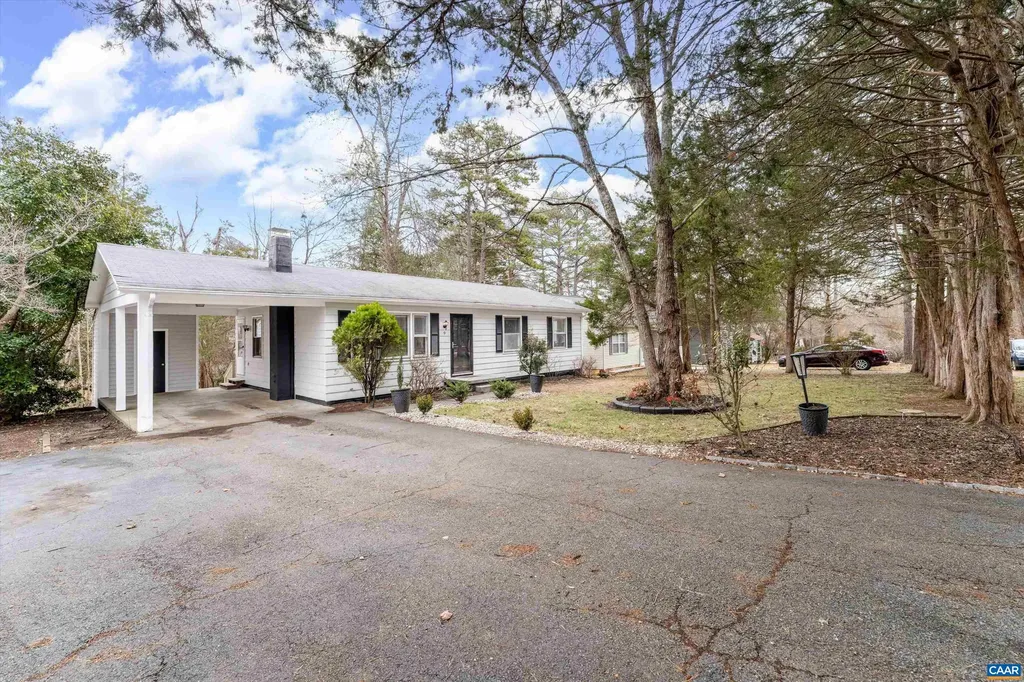 9 Pleasant View Terrace Palmyra VA 22963