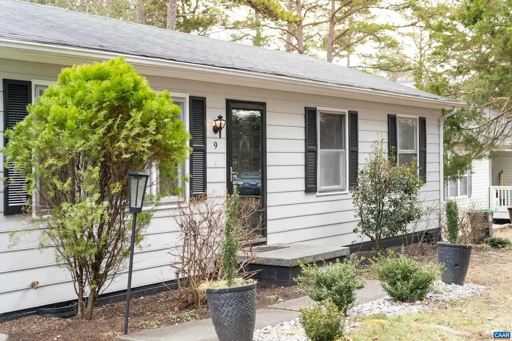 9 Pleasant View Terrace Palmyra VA 22963