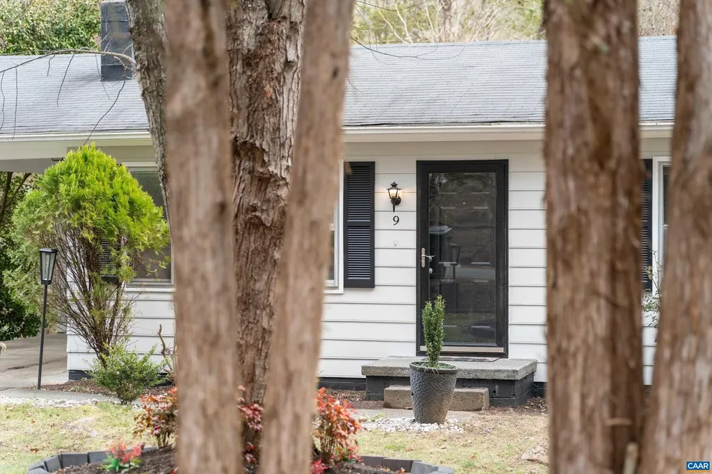 9 Pleasant View Terrace Palmyra VA 22963