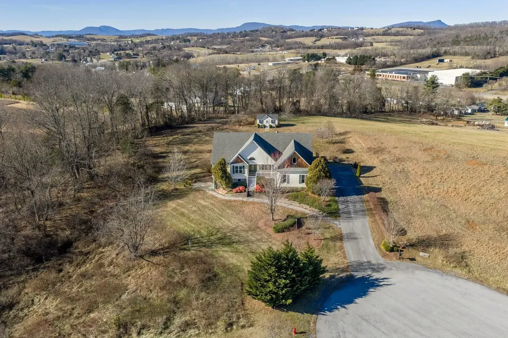 120 Spring Ridge Lane Fairfield VA 24435