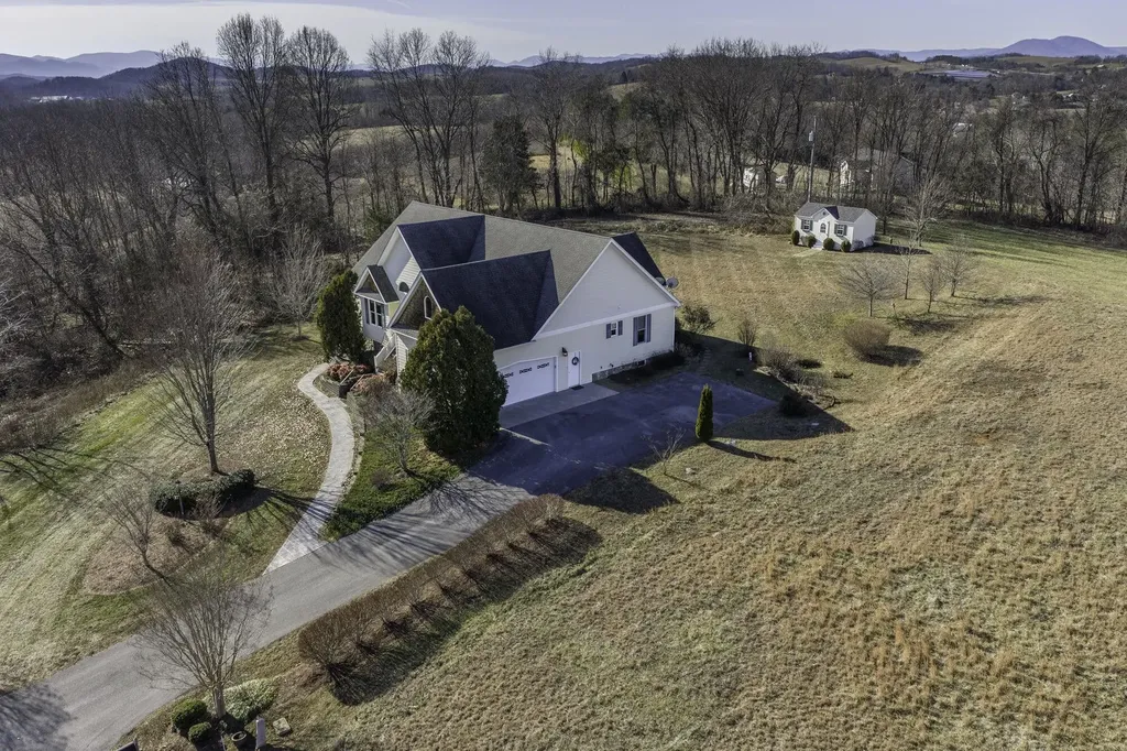 120 Spring Ridge Lane Fairfield VA 24435