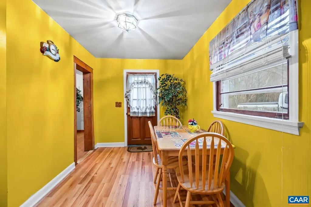 26 Braddock Lane Shipman VA 22971