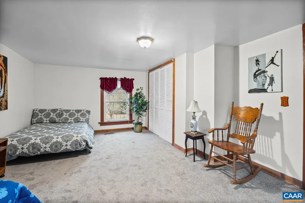 26 Braddock Lane Shipman VA 22971