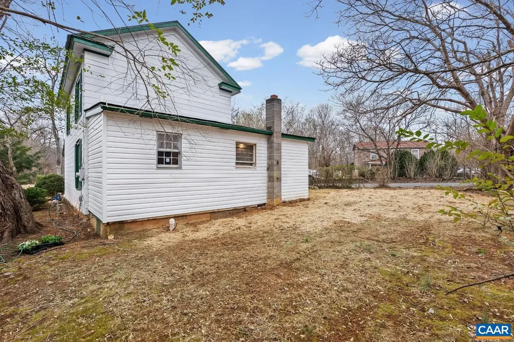 26 Braddock Lane Shipman VA 22971