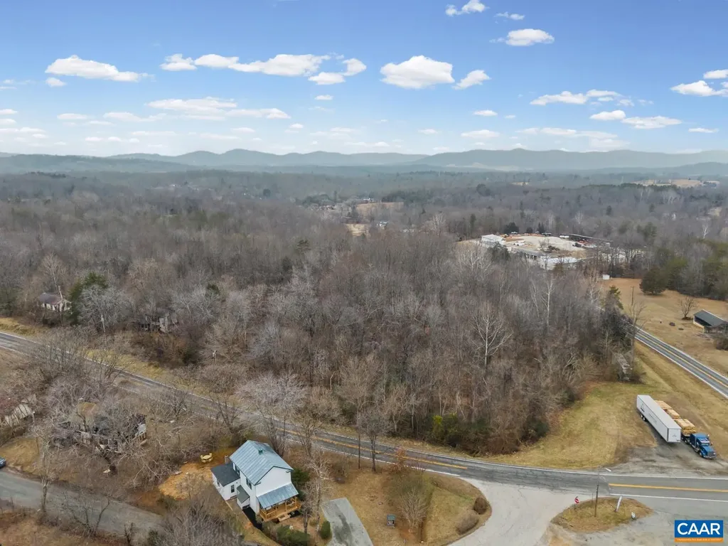 26 Braddock Lane Shipman VA 22971