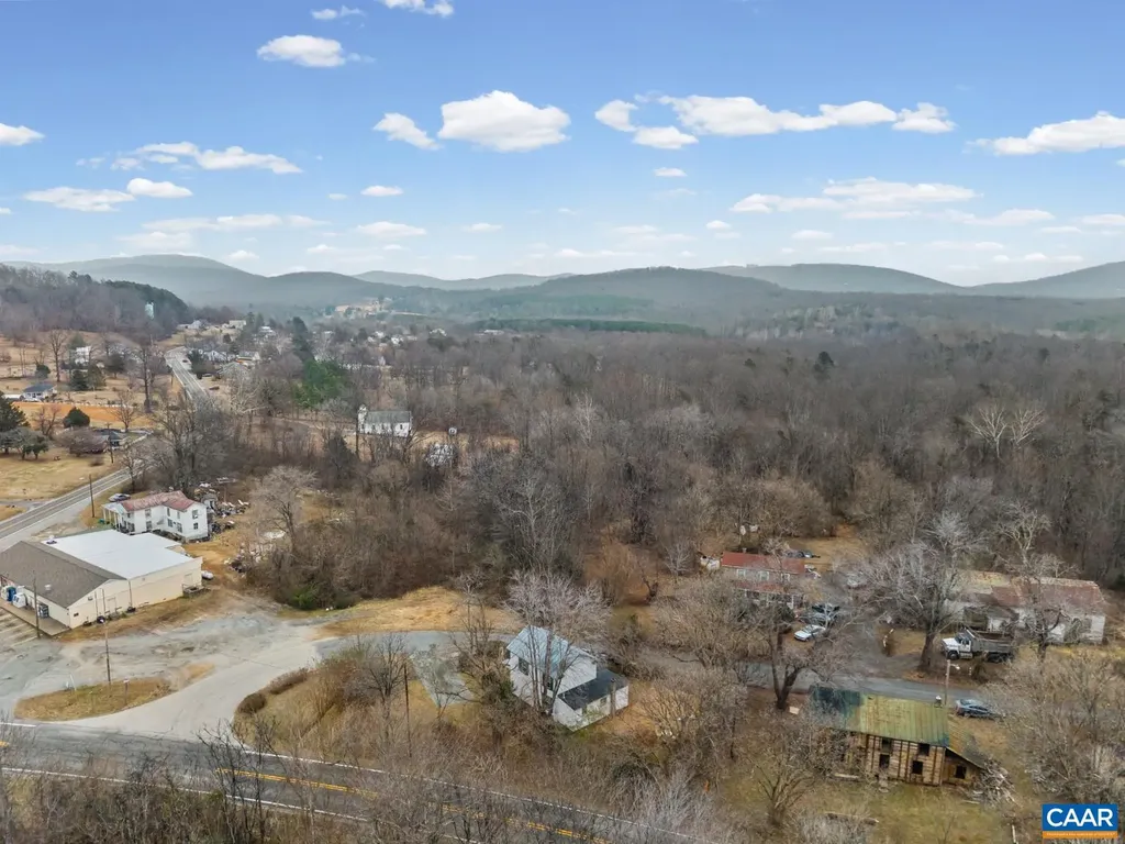 26 Braddock Lane Shipman VA 22971