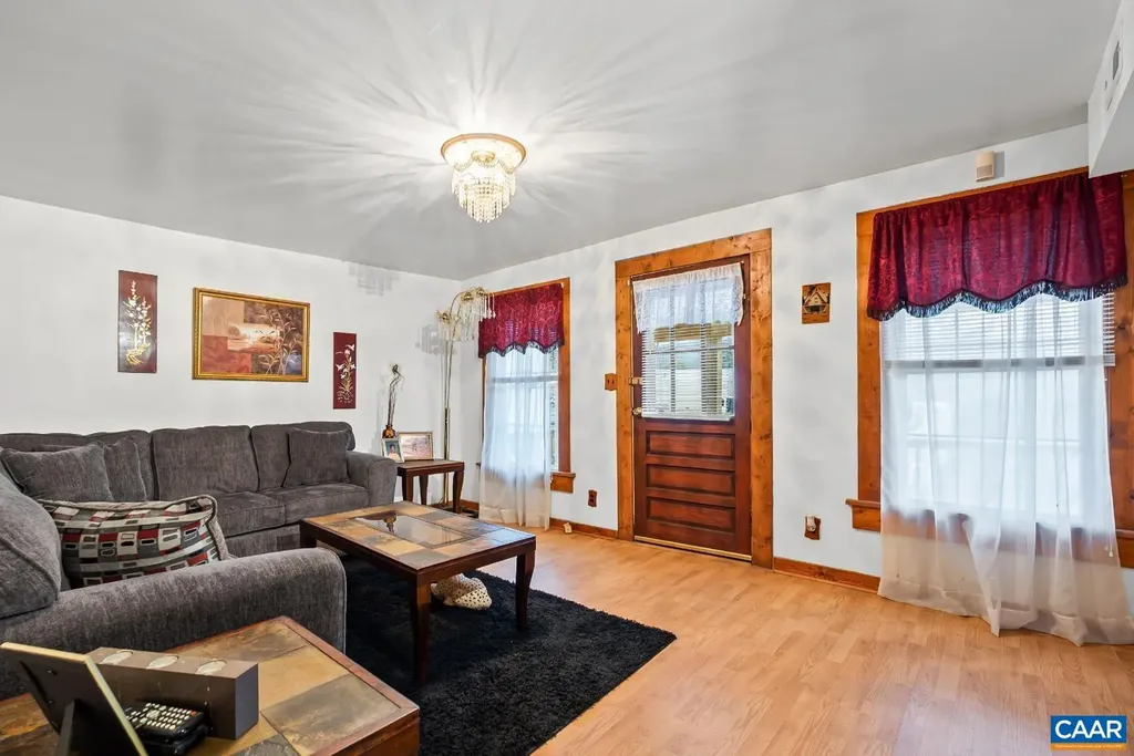 26 Braddock Lane Shipman VA 22971