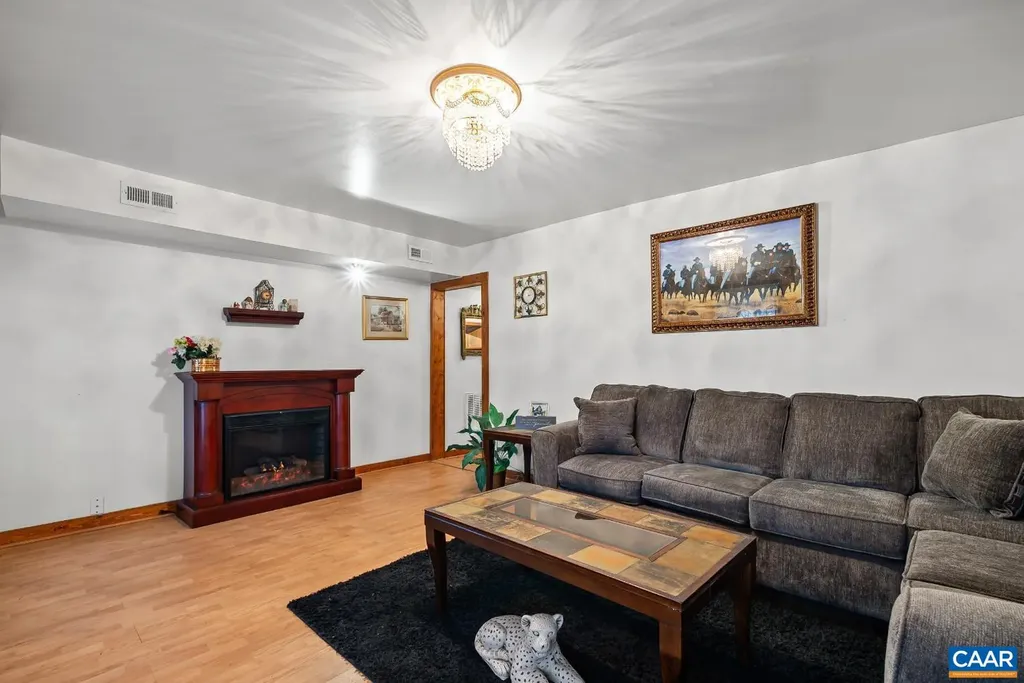 26 Braddock Lane Shipman VA 22971