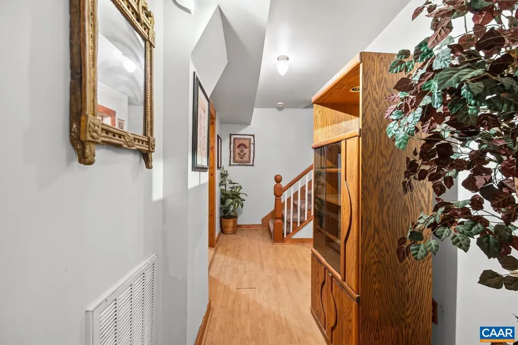 26 Braddock Lane Shipman VA 22971