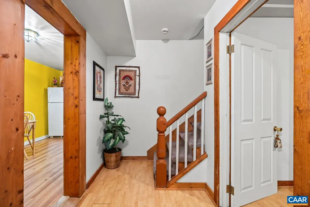 26 Braddock Lane Shipman VA 22971