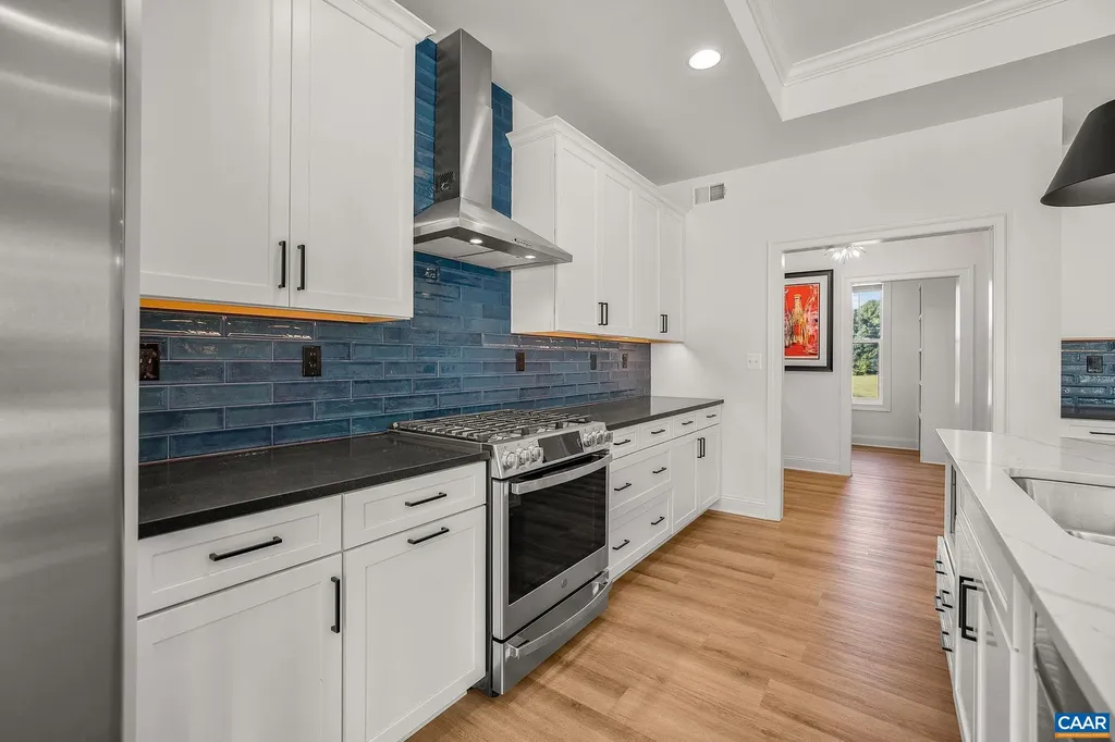 1570 James River Road Scottsville VA 24590