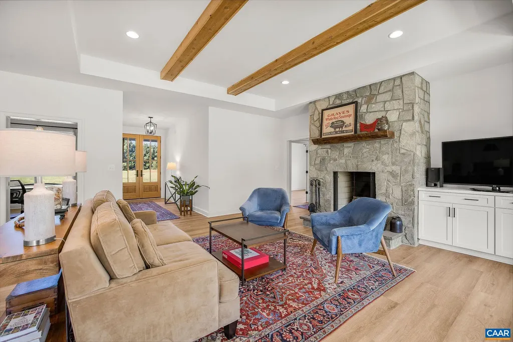 1570 James River Road Scottsville VA 24590