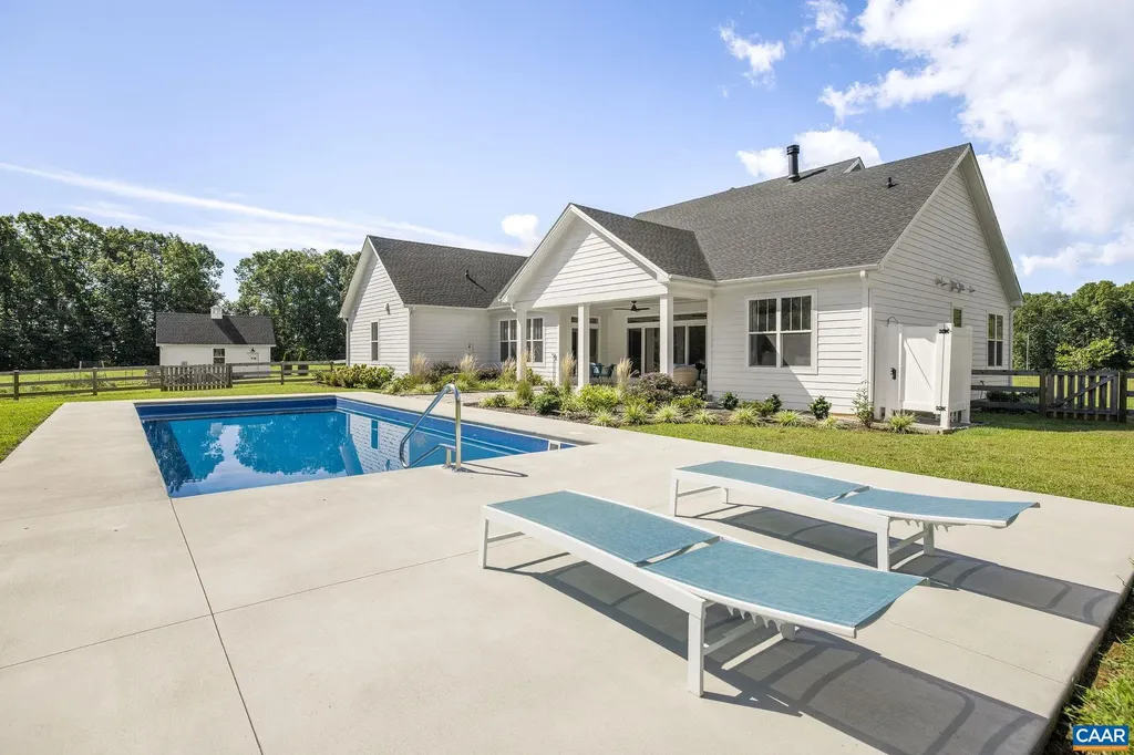 1570 James River Road Scottsville VA 24590