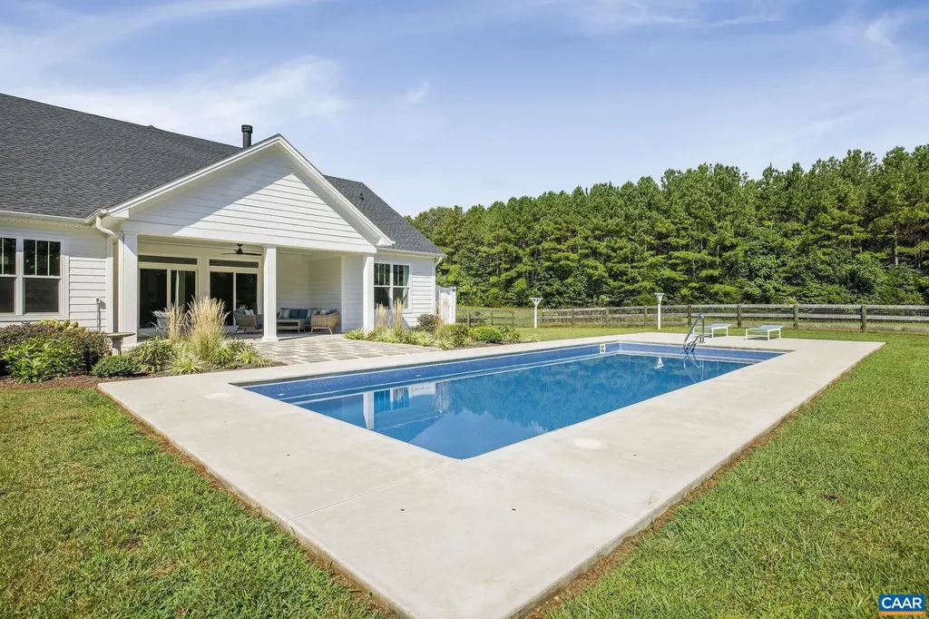 1570 James River Road Scottsville VA 24590