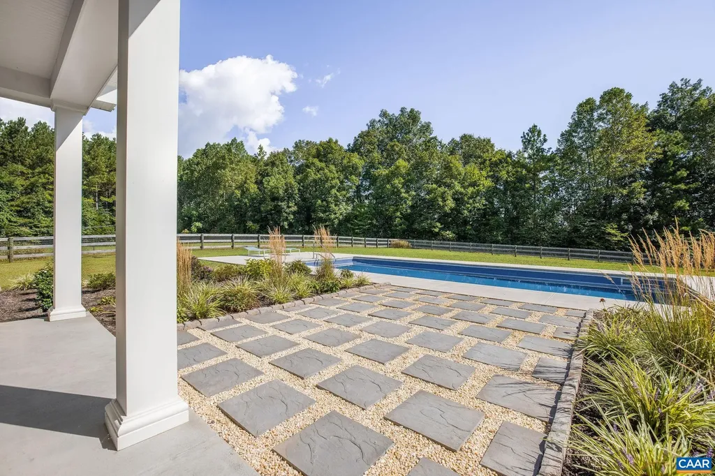 1570 James River Road Scottsville VA 24590