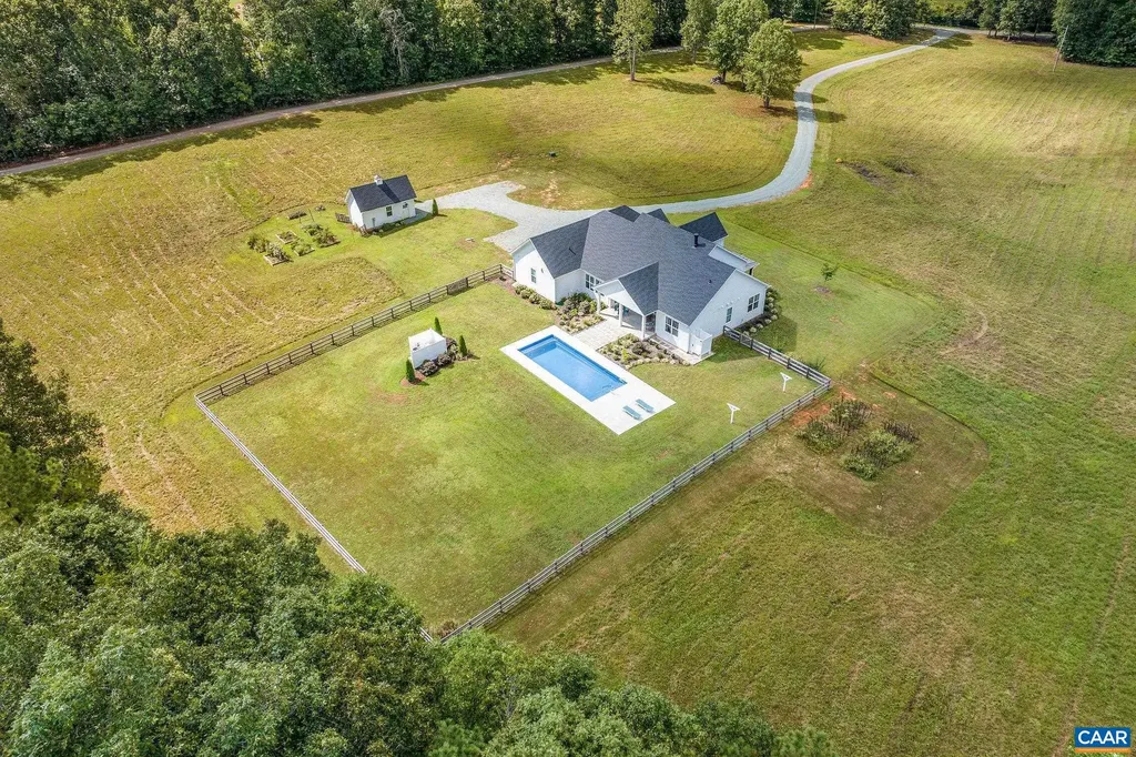 1570 James River Road Scottsville VA 24590