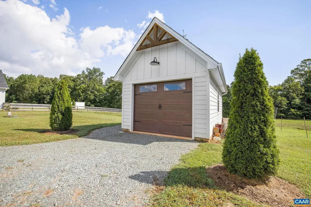 1570 James River Road Scottsville VA 24590