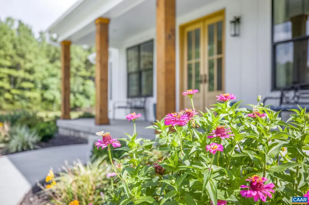 1570 James River Road Scottsville VA 24590