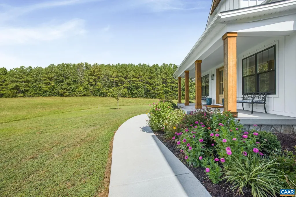 1570 James River Road Scottsville VA 24590