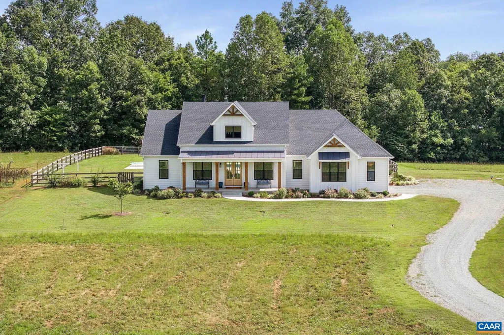 1570 James River Road Scottsville VA 24590