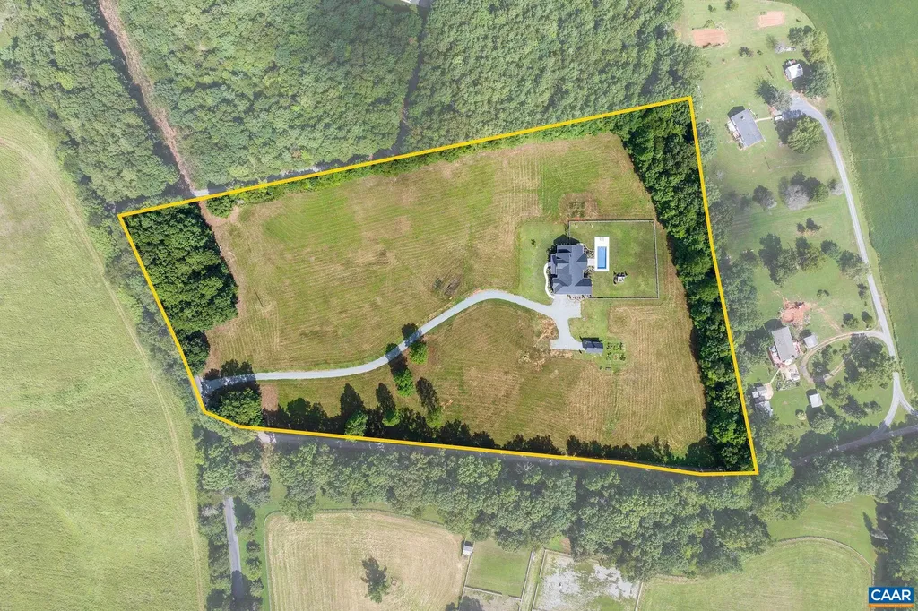 1570 James River Road Scottsville VA 24590