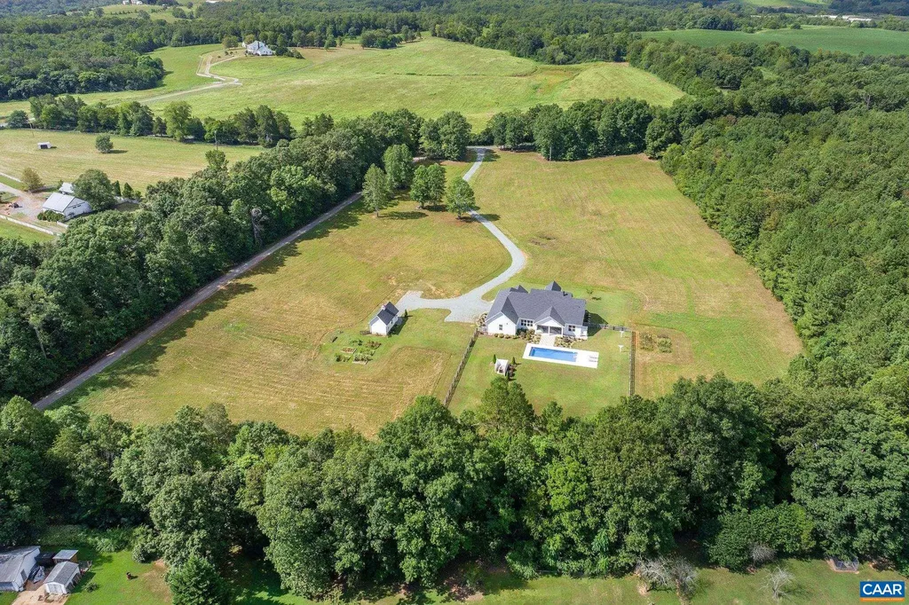 1570 James River Road Scottsville VA 24590