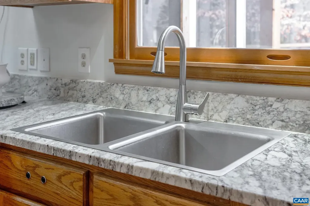 33 Colonial Road Palmyra VA 22963