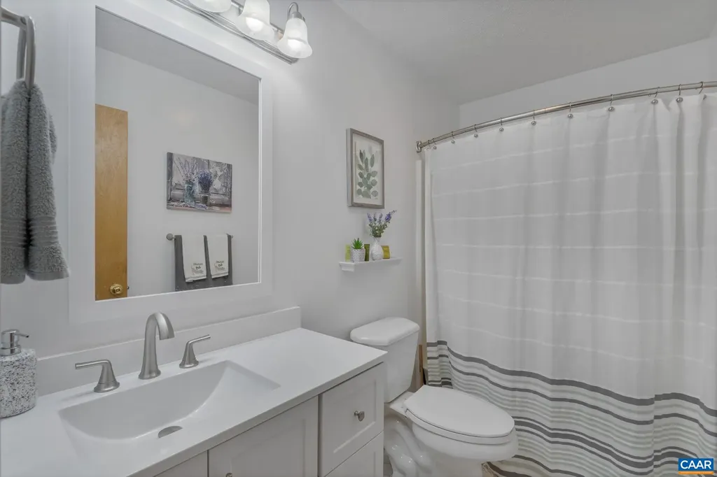 33 Colonial Road Palmyra VA 22963