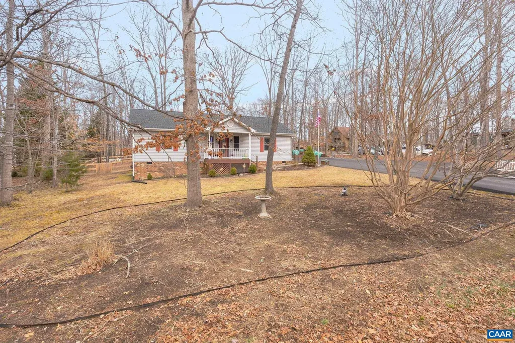 33 Colonial Road Palmyra VA 22963