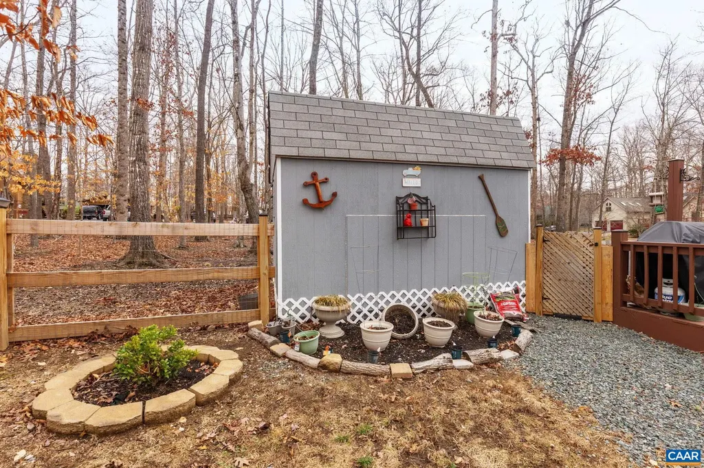 33 Colonial Road Palmyra VA 22963