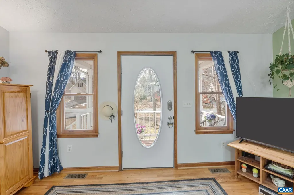 33 Colonial Road Palmyra VA 22963