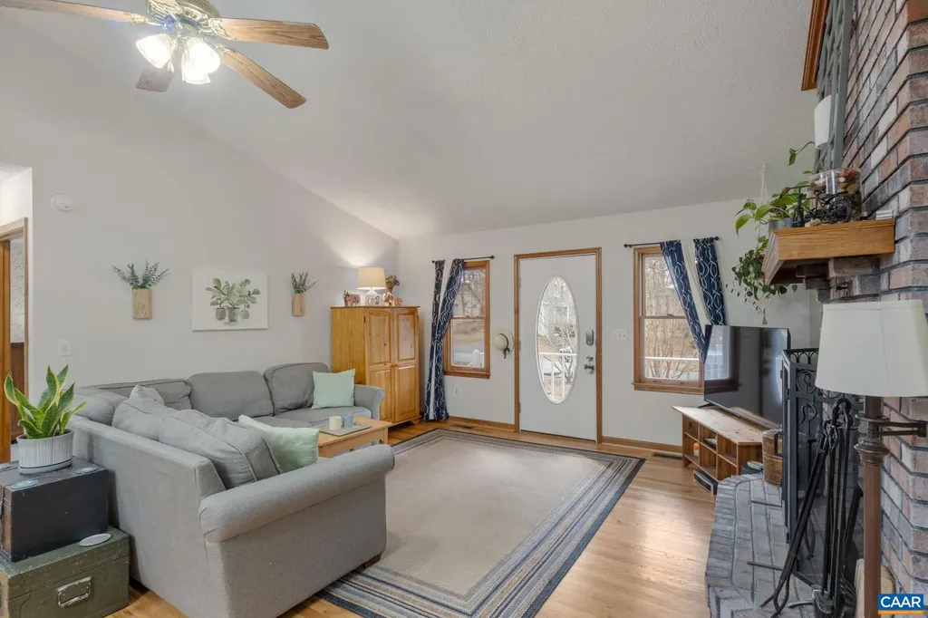 33 Colonial Road Palmyra VA 22963