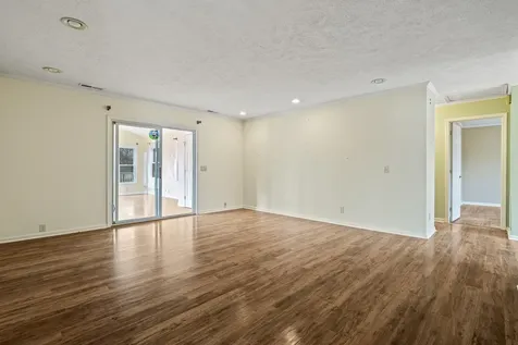 212A Bank Street W Bridgewater VA 22812
