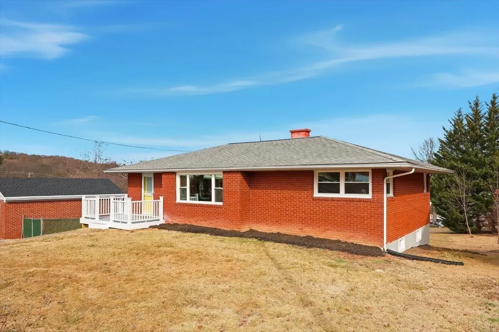 11 Partlow Street Staunton VA 24401