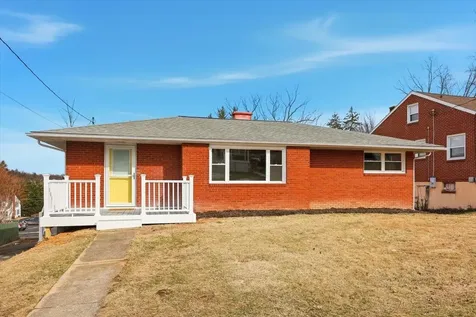 11 Partlow Street Staunton VA 24401