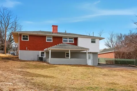 11 Partlow Street Staunton VA 24401