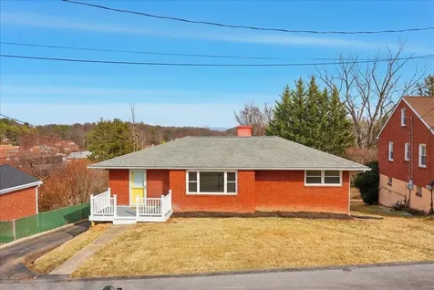 11 Partlow Street Staunton VA 24401