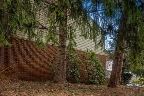 182 Emerald Drive Harrisonburg VA 22801