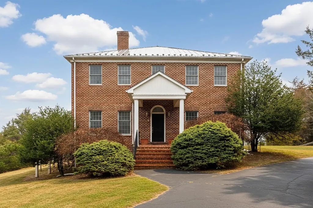 3 Walnut Valley Lane Weyers Cave VA 24486