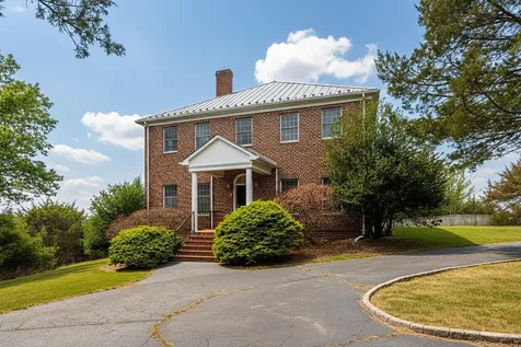 3 Walnut Valley Lane Weyers Cave VA 24486