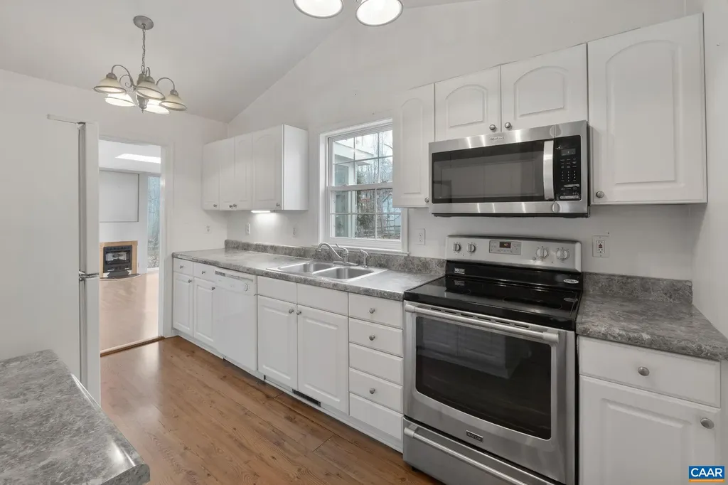 6 Pinehurst Road Palmyra VA 22963