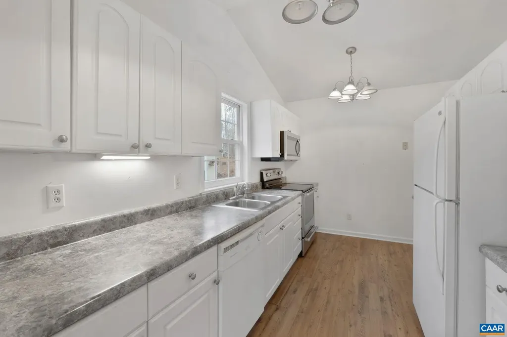 6 Pinehurst Road Palmyra VA 22963