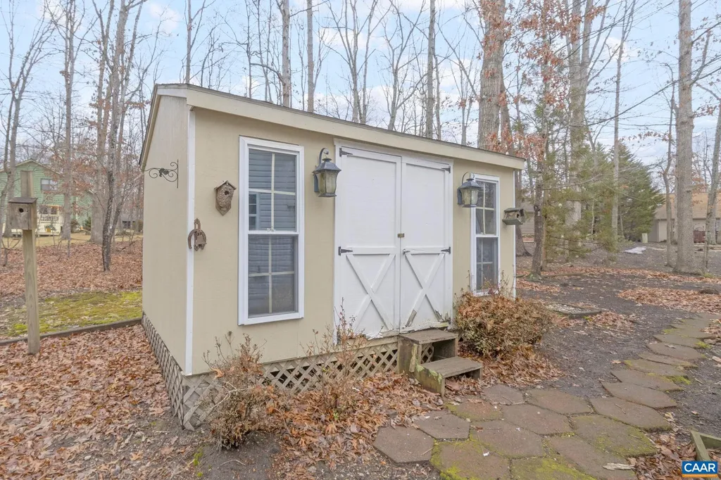 6 Pinehurst Road Palmyra VA 22963