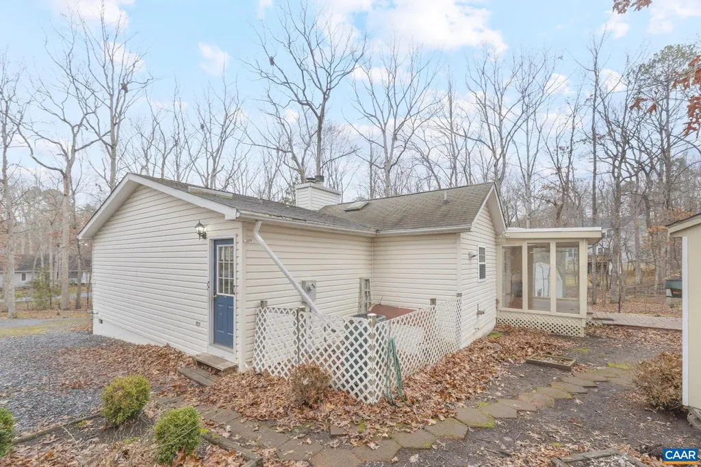 6 Pinehurst Road Palmyra VA 22963