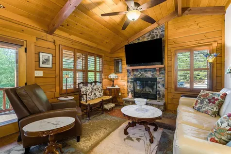 16252 Crabtree Falls Highway Vesuvius VA 24483