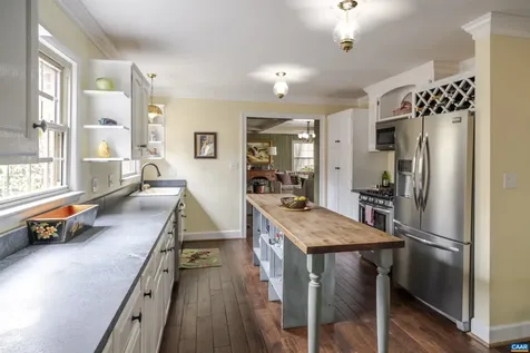 21 Deer Path Charlottesville VA 22903
